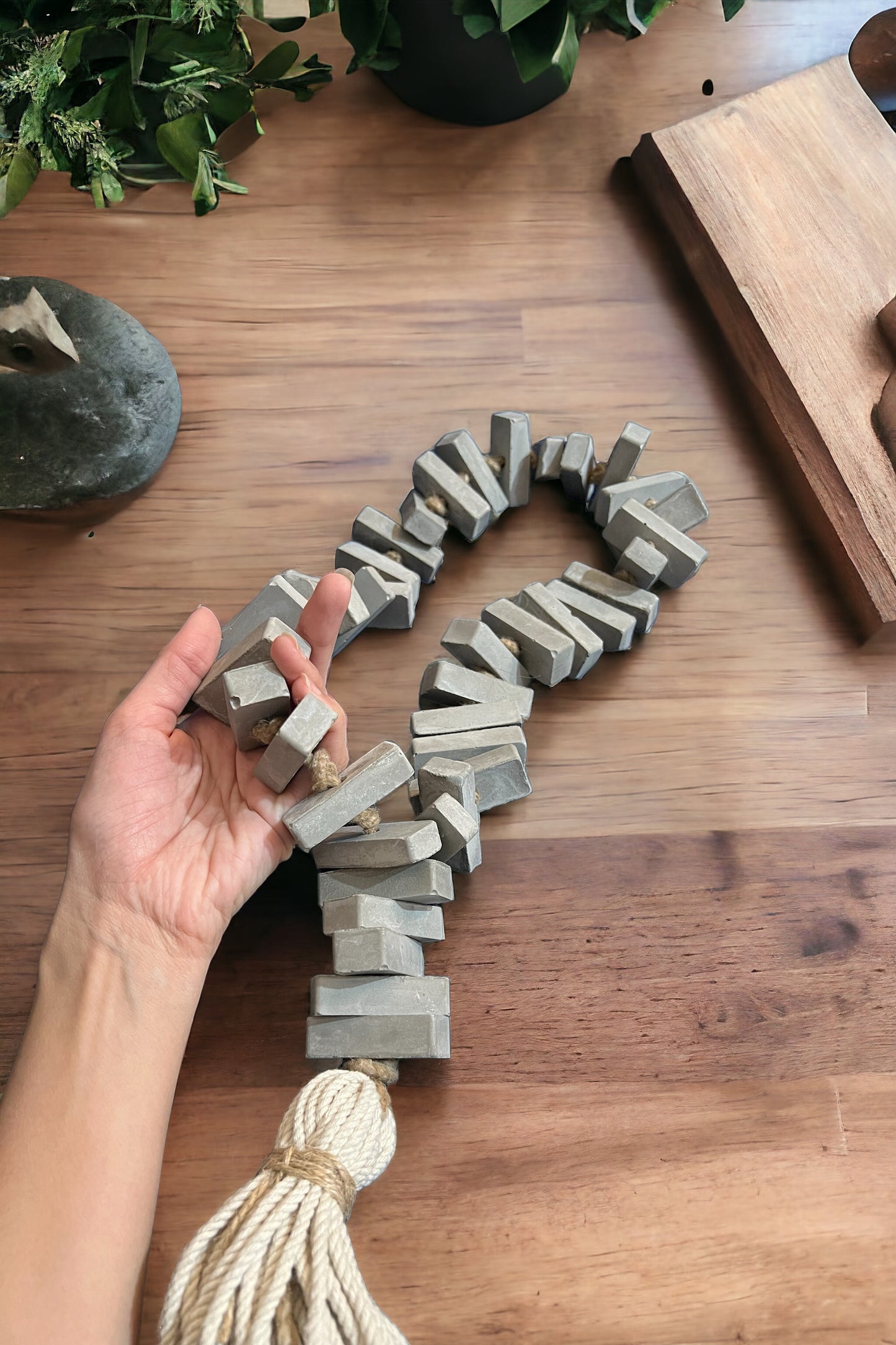 Concrete fingers beads Garland